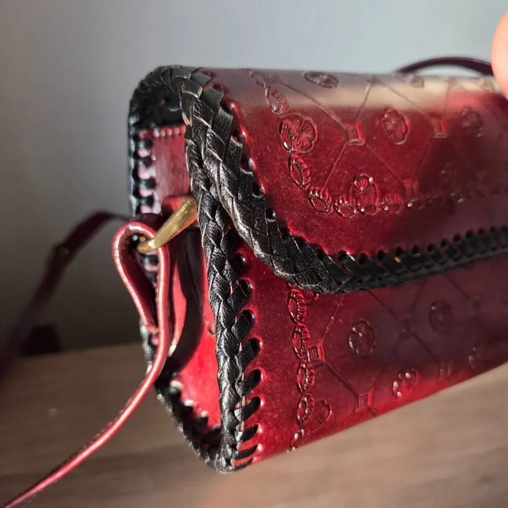 EUC VINTAGE GENUINE LEATHER SMALL TOOLED CROSSBODY BAG